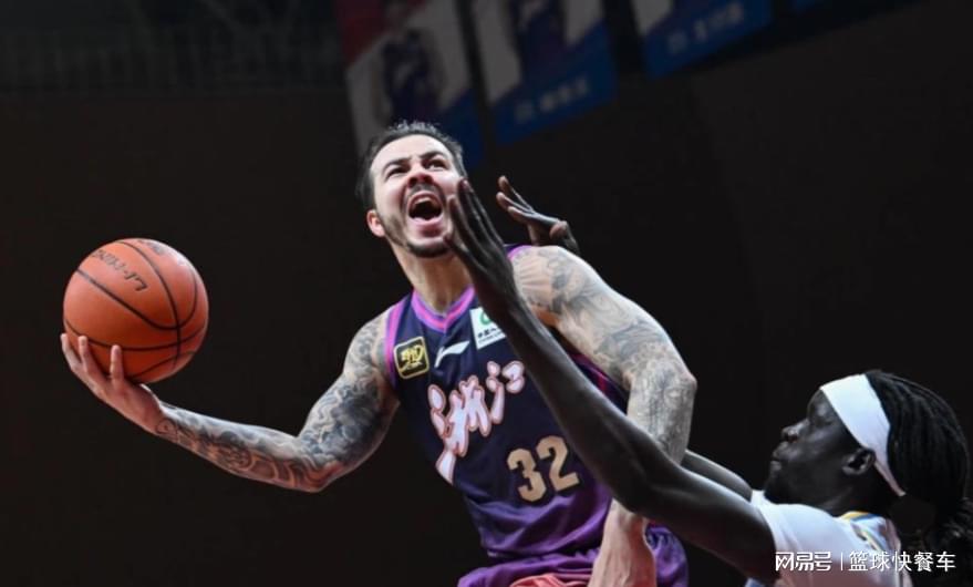 CBA最滑稽一幕诞生！广东克星入选全明星后被裁：这下篮协该懵了